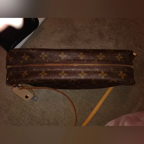 Louis Vuitton crossbody bag - Picture 2 of 16